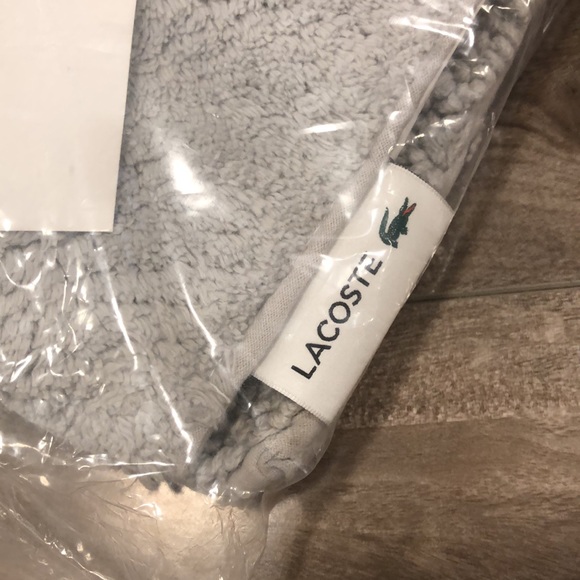 🔥🔥LACOSTE Micro Chip Line Rug (21” x 34-“) - Picture 5 of 6